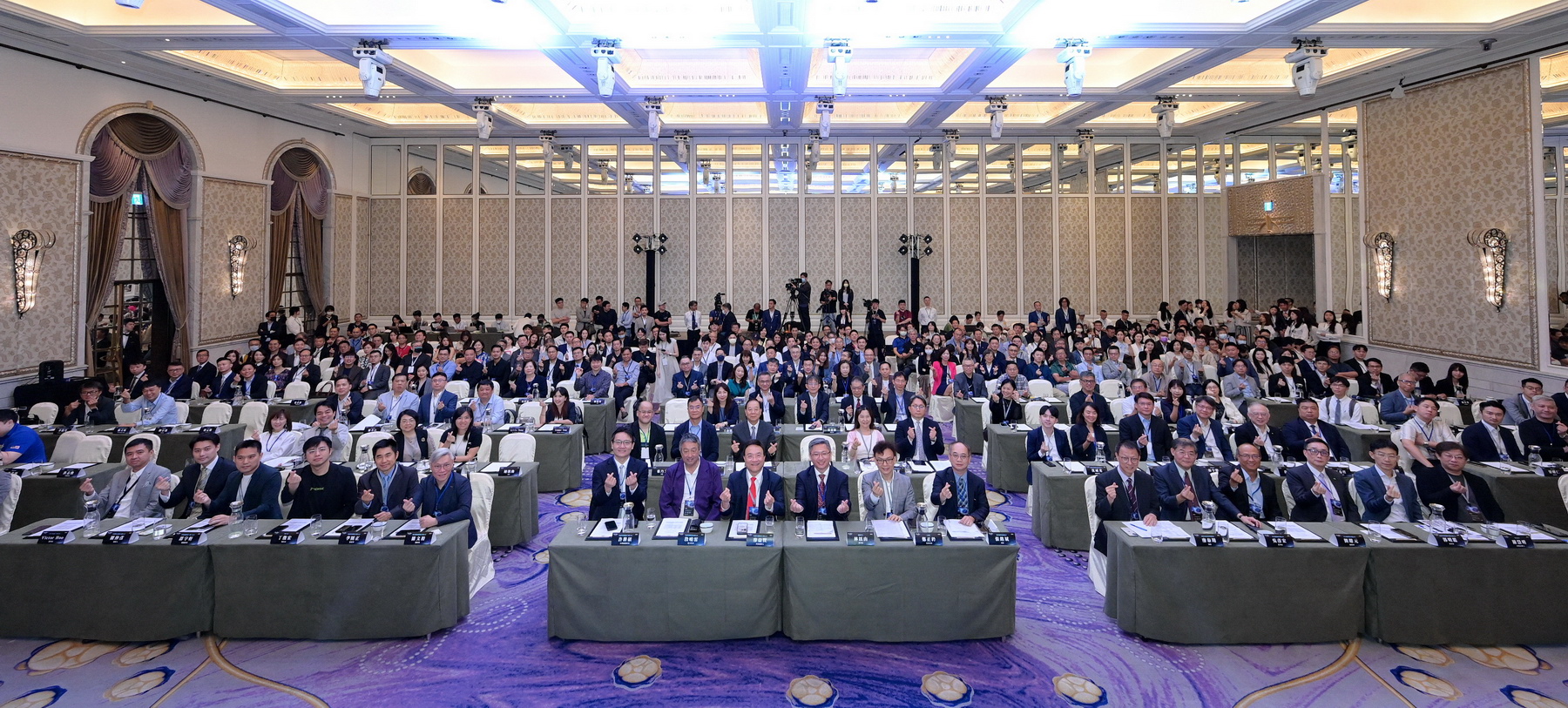 駐點高雄、放眼國際！高雄新創「數位無限Infinitix」參與打造亞洲頂級H200智慧算力中心